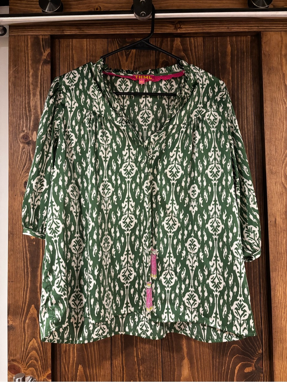 THML Boutique Satin-Like Ikat Print Puff Sleeve Top Large